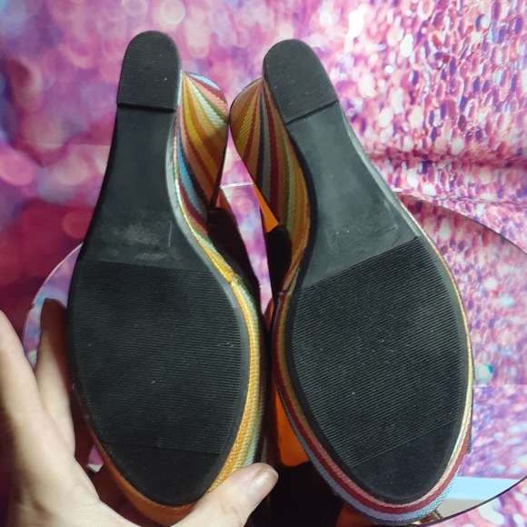 RFH - Black w/Woven Gold Rainbow Wedges - Picture 7 of 7